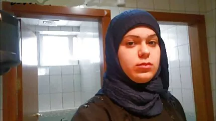 De jonge vrouw krijgt ervaring tijdens sex voor geld porno een gangbang met een rondborstige MILF
