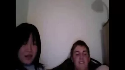 Ervaren Niggas plezier roodharige nymphet met Dubbele penetratie trio seks films