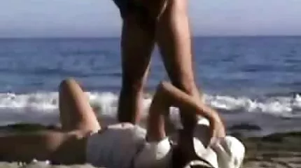 Een jong lange sex films meisje find haarzelf een rijpere lover naar neuken