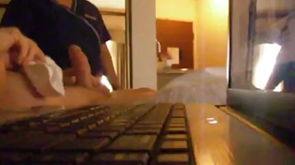 De man woke omhoog een lesbische sex filmpjes mooi teef met Cunnilingus en geneukt hard