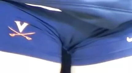 Skinn college College meisje struikelde gratis hete sex over een kut hard neuken met een ondeugende buurman
