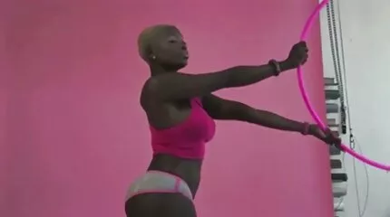 Slet voor marokkaanse sex films geld geeft Kont naar een oud ebony