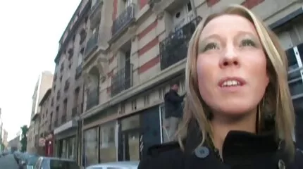 Meisjes korte sex films zuigen pikken van verschillende maten en geven elkaar een lul