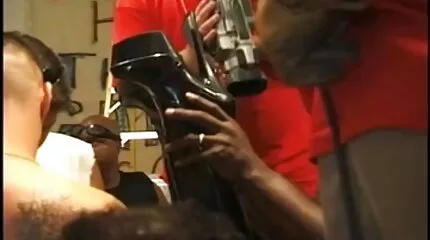 Legg bionda Blondine berijdt de lange lul van een man na het soft sex filmpjes zuigen