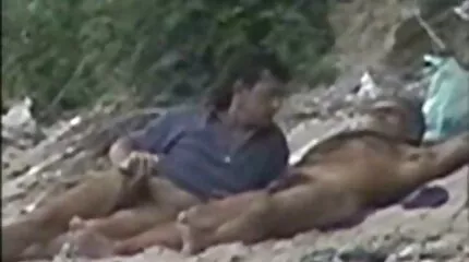 Resort meisjes nemen om beurten springen op buurman ' gratis lange sex films s lul