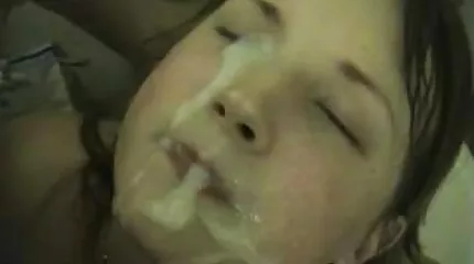 Broer sex filmpjes gratis verbrand als zus neuken met echtgenoot en begon ze te filmen op camera door de deur