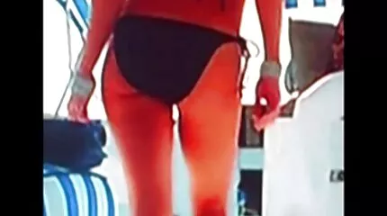 Loll Lip lippen riep een vriend voor koffie romantische seksfilm en zat op zijn lul