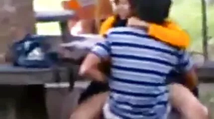 Guy fucks amateur filmpjes sex meisje en haar vriend in groep FFM porno