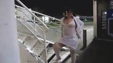 Het assertieve meisje regelde een pick-up voor de man en verspreidde hardcore sex filmpjes het voor pov-seks