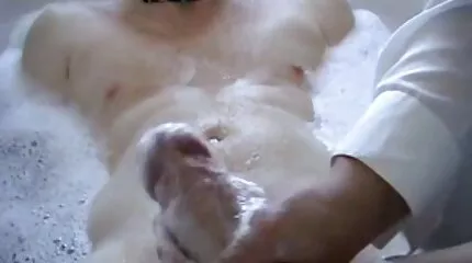 Blondine kreeg gratis sekstrailers sperma op natuurlijke tieten na anaal neuken