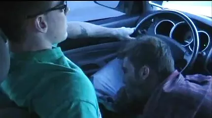De taxichauffeur kreeg pick-Up vaardigheden en scheidde voor het geslacht gratis porno sex film van een 18-jarige passagier