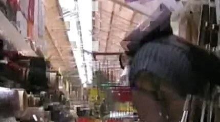 Ebony heeft twee sletten in sex filmpjes lesbisch een Interraciaal Trio en neemt hem mee naar spuiten